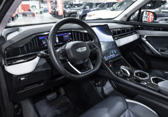 Подержанный автомобиль Geely Atlas 2024 года (13 фото)