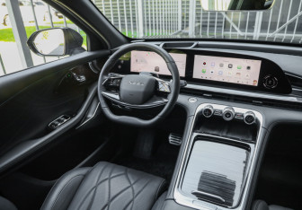 Подержанный автомобиль Exeed RX 2024 года (12 фото)