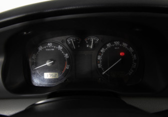 Подержанный автомобиль Skoda Octavia Liftback 2003 года (9 фото)
