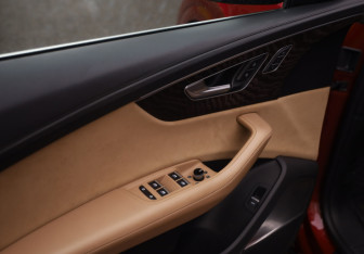 Подержанный автомобиль Audi Q8 2020 года (28 фото)