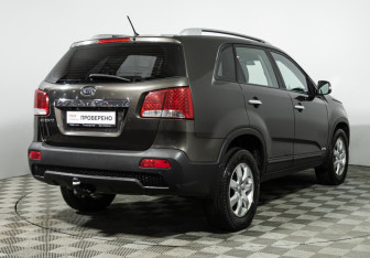 Подержанный автомобиль Kia Sorento 2011 года (5 фото)