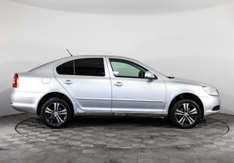 Подержанный автомобиль Skoda Octavia Liftback 2011 года (4 фото)
