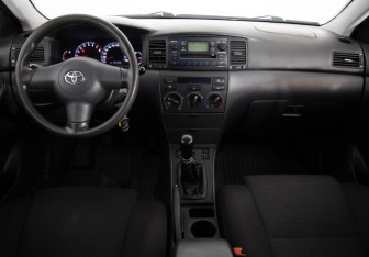 Подержанный автомобиль Toyota Corolla Sedan 2006 года (9 фото)