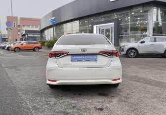 Подержанный автомобиль Toyota Corolla Sedan 2019 года (5 фото)