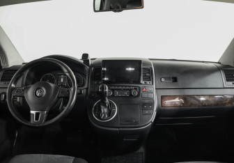 Подержанный автомобиль Volkswagen Multivan 2011 года (10 фото)