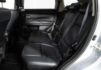 Подержанный автомобиль Mitsubishi Outlander 2013 года (10 фото)