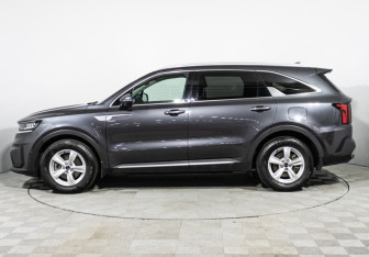 Подержанный автомобиль Kia Sorento 2021 года (8 фото)
