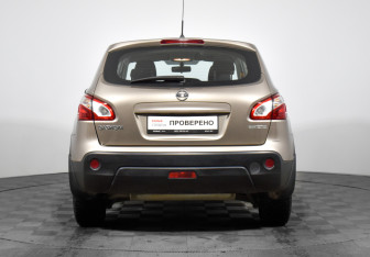 Подержанный автомобиль Nissan Qashqai 2013 года (6 фото)