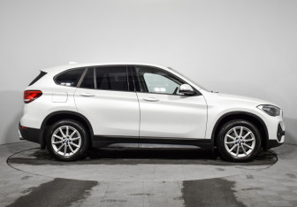 Подержанный автомобиль BMW X1 2020 года (4 фото)