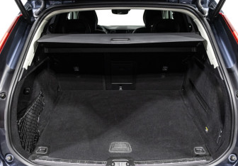 Подержанный автомобиль Volvo XC60 2019 года (15 фото)