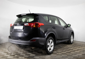 Подержанный автомобиль Toyota RAV4 2013 года (5 фото)