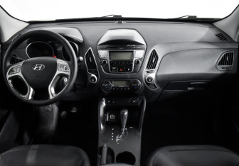 Подержанный автомобиль Hyundai ix35 2012 года (14 фото)