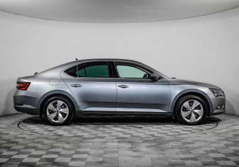 Подержанный автомобиль Skoda Superb Liftback 2016 года (4 фото)