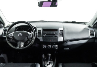 Подержанный автомобиль Citroen C-Crosser 2012 года (13 фото)