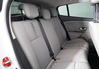 Подержанный автомобиль Renault Megane Hatchback 2011 года (12 фото)