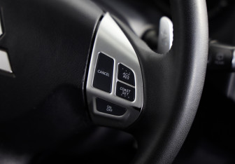 Подержанный автомобиль Mitsubishi Outlander 2011 года (11 фото)