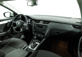 Подержанный автомобиль Skoda Octavia Liftback 2014 года (9 фото)