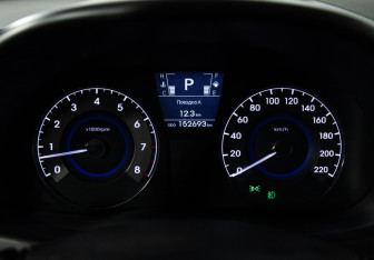 Подержанный автомобиль Hyundai Solaris Sedan 2011 года (12 фото)