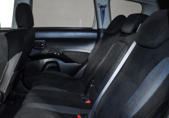 Подержанный автомобиль Mitsubishi Outlander 2008 года (12 фото)