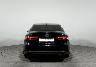 Подержанный автомобиль Toyota Camry Sedan 2022 года (6 фото)