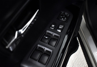 Подержанный автомобиль Mitsubishi Outlander 2008 года (10 фото)