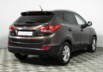 Подержанный автомобиль Hyundai ix35 2012 года (5 фото)