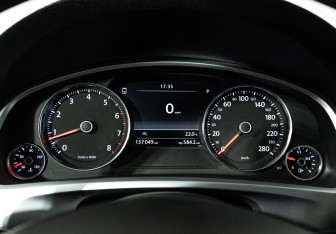 Подержанный автомобиль Volkswagen Touareg 2013 года (12 фото)