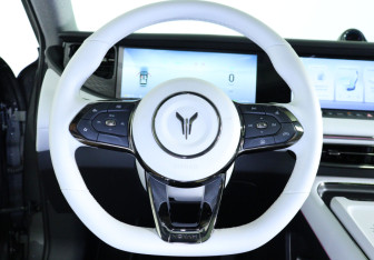 Подержанный автомобиль Voyah Free 2025 года (19 фото)