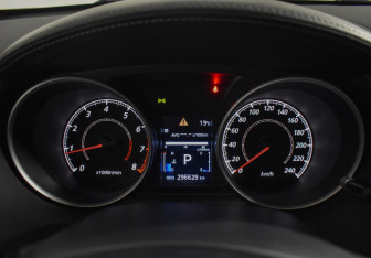 Подержанный автомобиль Mitsubishi Outlander 2011 года (17 фото)