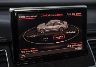 Подержанный автомобиль Audi A8 2011 года (14 фото)