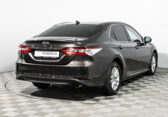 Подержанный автомобиль Toyota Camry Sedan 2018 года (5 фото)
