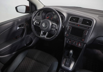 Подержанный автомобиль Volkswagen Polo Sedan 2019 года (8 фото)