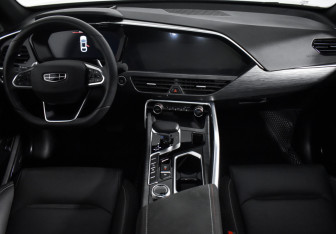 Подержанный автомобиль Geely Tugella 2023 года (16 фото)