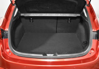 Подержанный автомобиль Mazda 3 Hatchback 2018 года (20 фото)