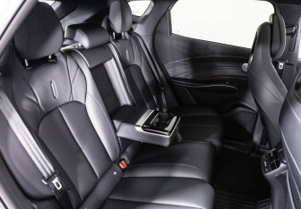 Подержанный автомобиль Omoda C7 2025 года (17 фото)