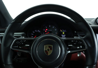Подержанный автомобиль Porsche Macan 2015 года (21 фото)