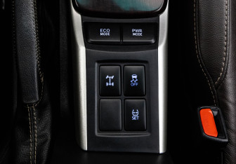 Подержанный автомобиль Toyota Fortuner 2018 года (17 фото)