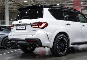 Подержанный автомобиль Infiniti QX80 2021 года (8 фото)