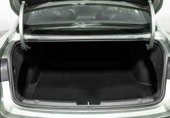 Подержанный автомобиль Geely Preface 2024 года (25 фото)