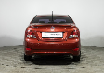 Подержанный автомобиль Hyundai Solaris Sedan 2012 года (6 фото)