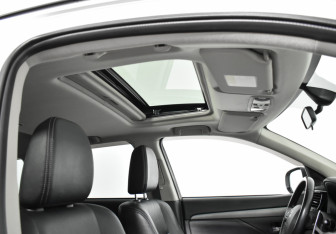 Подержанный автомобиль Mitsubishi Outlander 2013 года (19 фото)