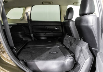 Подержанный автомобиль Mitsubishi Outlander 2015 года (20 фото)