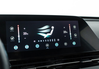 Подержанный автомобиль Omoda C5 2022 года (17 фото)