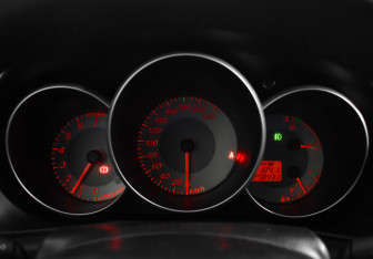 Подержанный автомобиль Mazda 3 Hatchback 2007 года (17 фото)