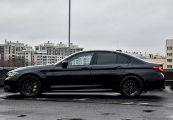 Подержанный автомобиль BMW M5 Sedan 2020 года (8 фото)