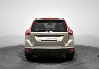 Подержанный автомобиль Volvo XC60 2011 года (6 фото)