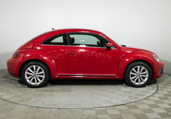 Подержанный автомобиль Volkswagen Beetle Hatchback 2013 года (4 фото)