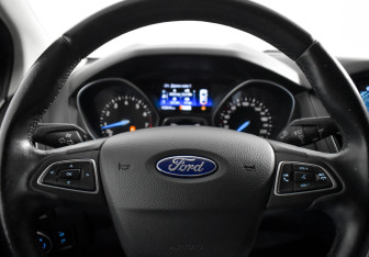 Подержанный автомобиль Ford Focus Sedan 2017 года (20 фото)