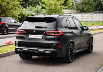 Подержанный автомобиль BMW X5 M 2021 года (6 фото)