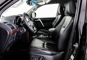 Подержанный автомобиль Toyota Land Cruiser Prado 2016 года (23 фото)